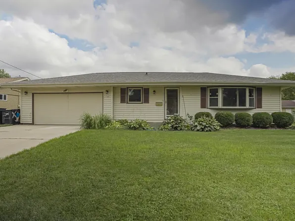 1144 Jackson St, Pecatonica, IL 61063