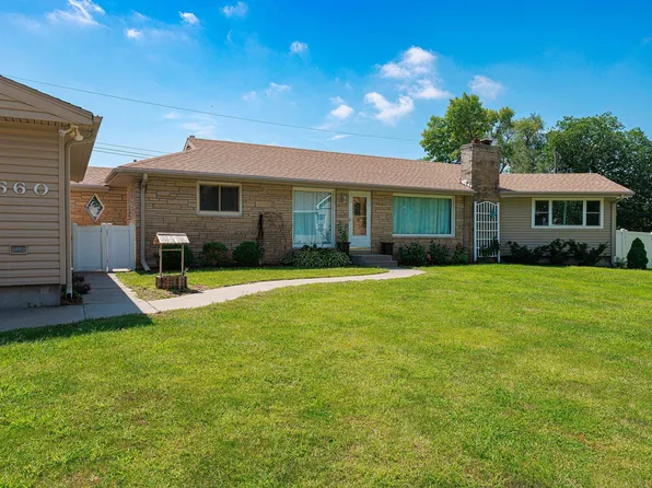 2660 Pioneer Pl, Columbus, NE 68601