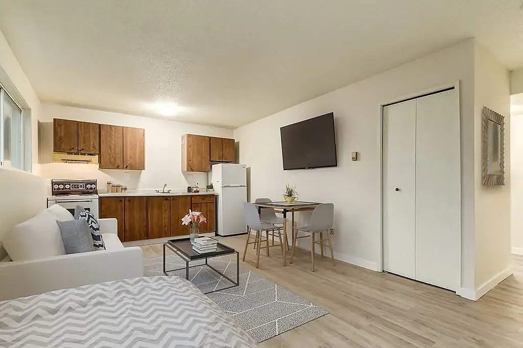 Cliff Manor Apartments — Photo 3