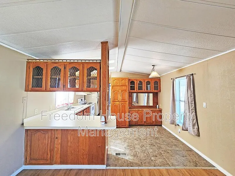 80 Stanley Dr — Photo 5