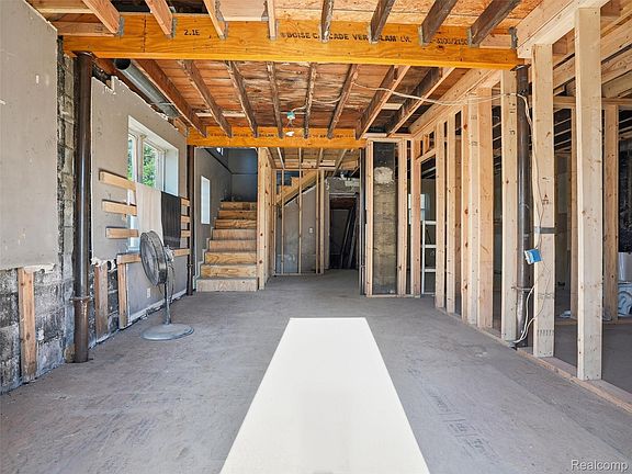 4th image of 20839 Reimanville Ave