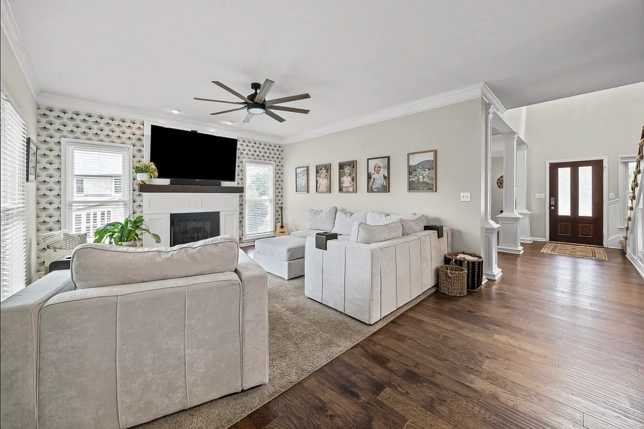 5 bed, 3493 sqft, $3,488 — Photo 3