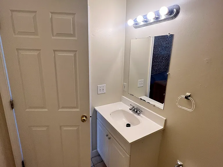 813 W Broad St #C — Photo 14