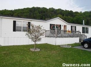 990 Candy Tuft Dr, Sevierville, TN 37862