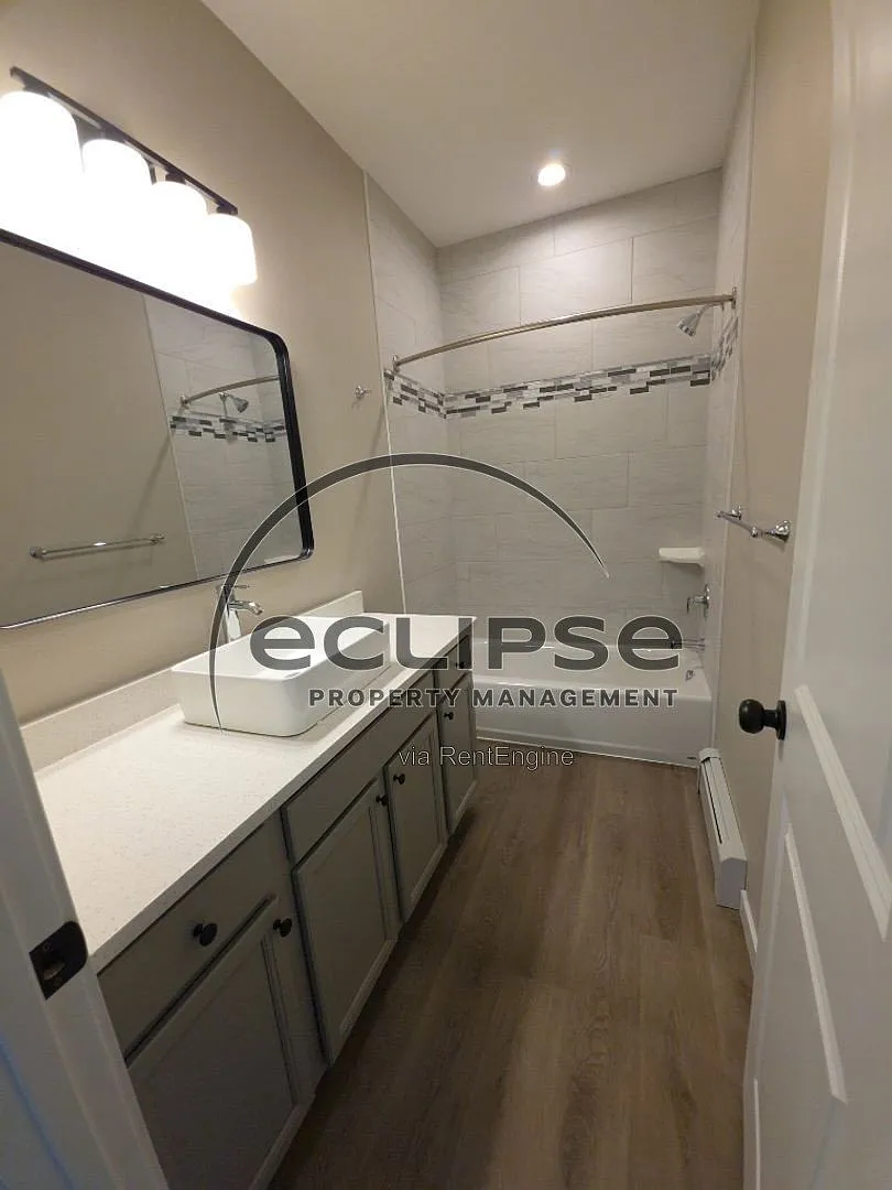 3 bed, 2.0 bath, 1275 sqft, $1,950 — Photo 4