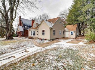 820 N 4th St, Clinton, IA 52732