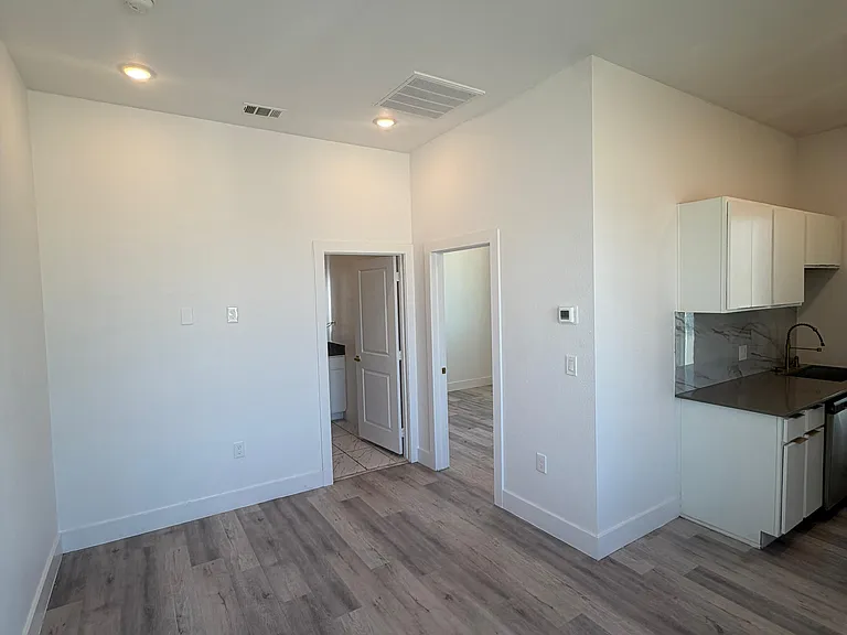 111-4514 Bryan St — Photo 11