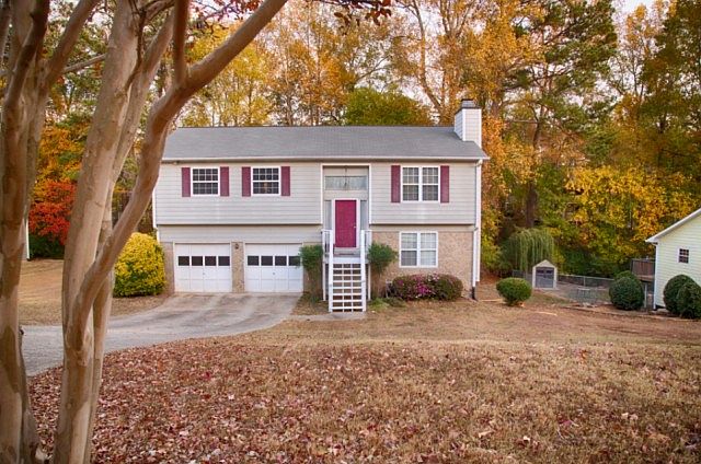 1st image of 40 Creekline Dr