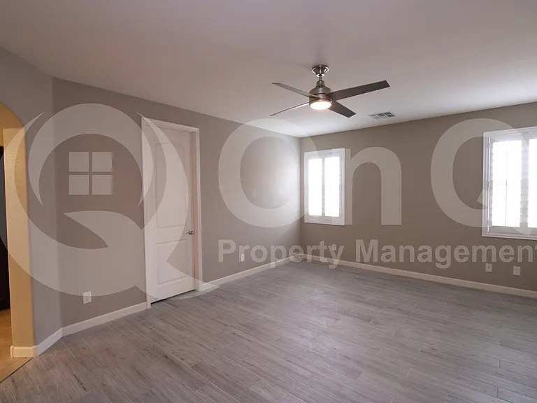7562 W Tierra Buena Ln — Photo 9