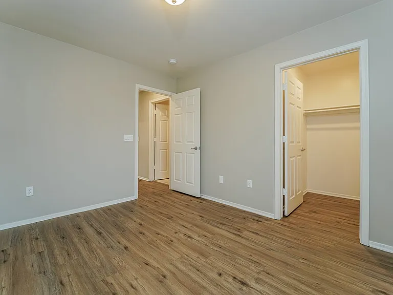 7621 W Valencia Rd — Photo 15