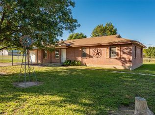 1319 Hutchins Ln, Springtown, TX 76082
