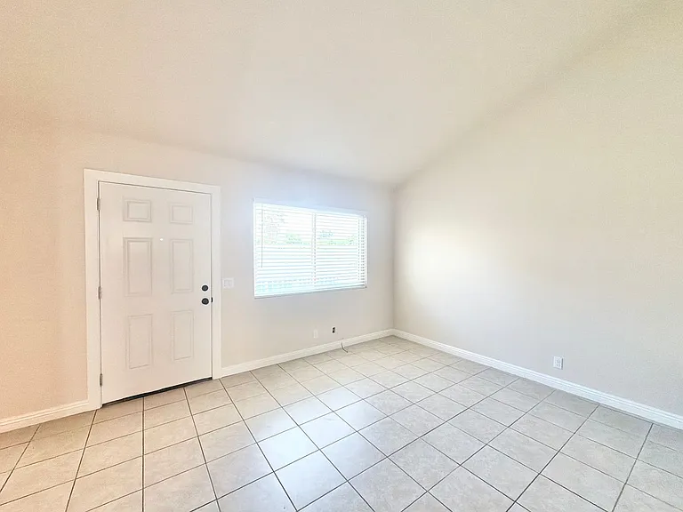 561 Desert View Dr #3 — Photo 6