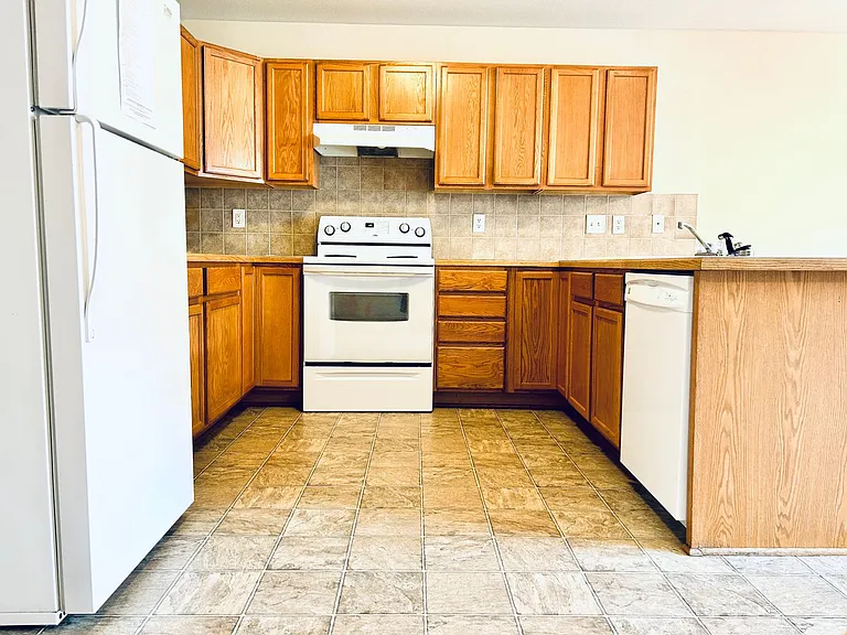 1110 Country Club Ln — Photo 8