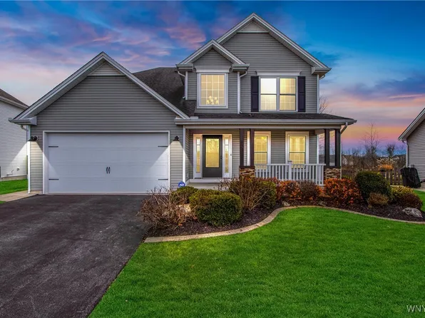 35 Newberry Ln, Lancaster, NY 14086