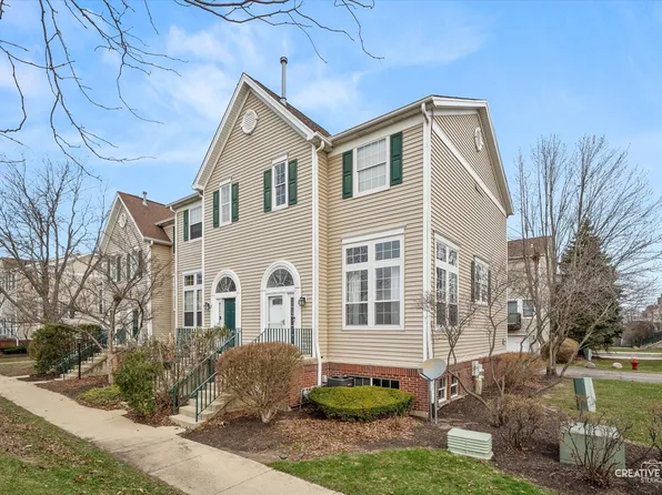 2436 Courtyard Cir Unit 1, Aurora, IL 60506