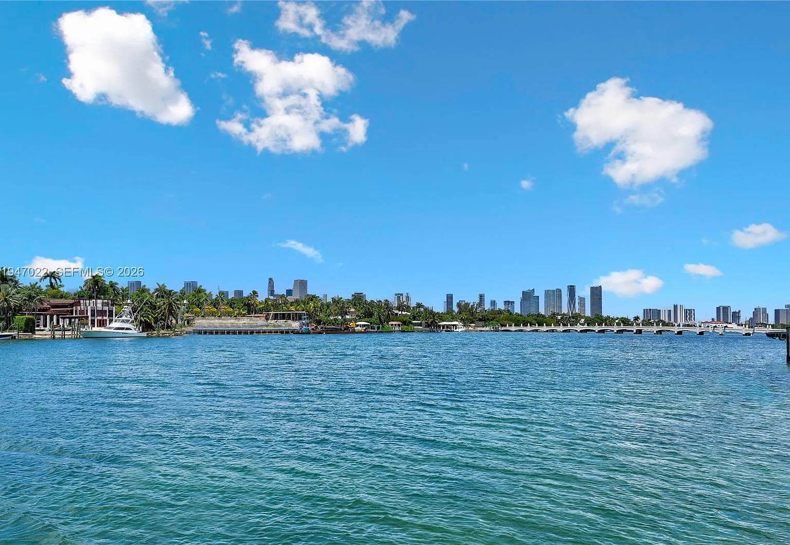 Hibiscus Island — Photo 2