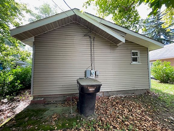 2nd image of 1645 E Bowman St