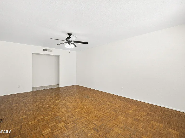 1137 E Bishop Dr — Photo 15