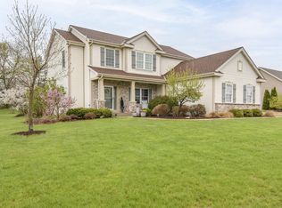 809 Pinehurst Dr, Mukwonago, WI 53149