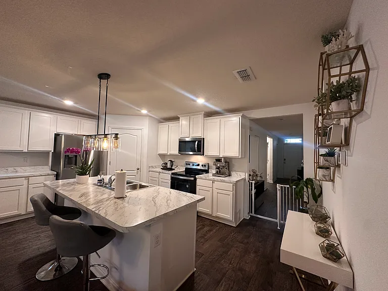2706 Oak Stream Dr — Photo 5