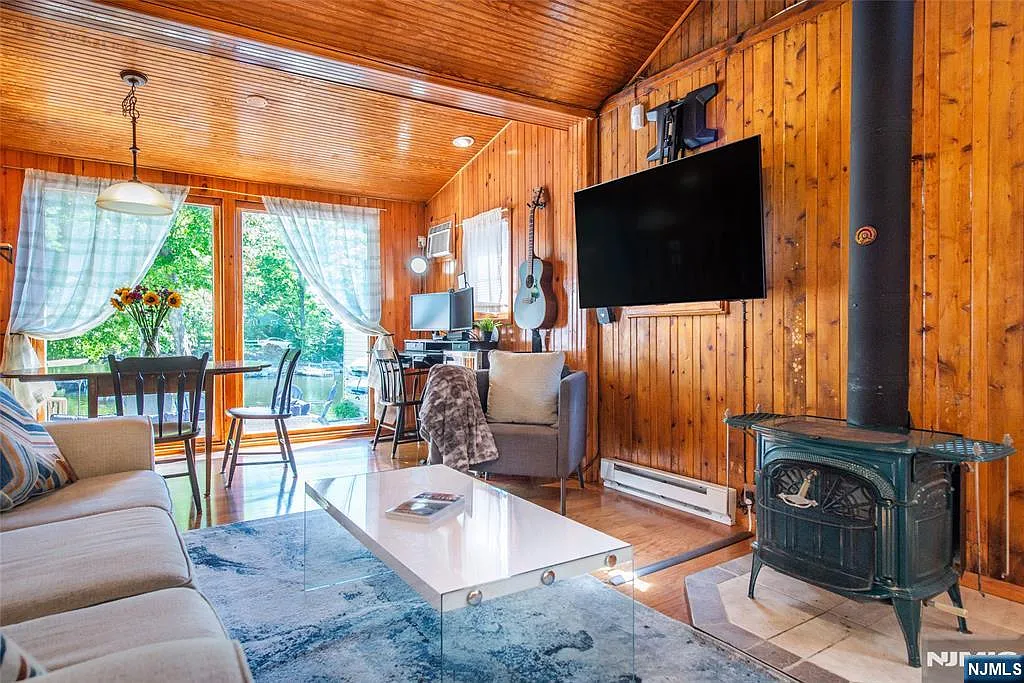 2 bed, 1.0 bath, $2,850 — Photo 4