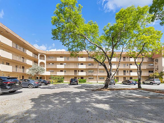 5th image of 6361 N Falls Cir Drive #305