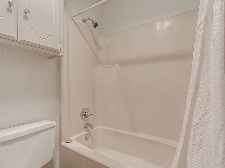 9027 N Rockwell Dr — Photo 19