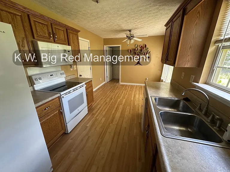 877 Skyway Dr NW — Photo 4