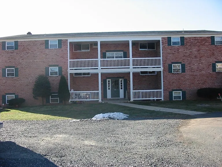 334 Main St #B4 — Photo 1