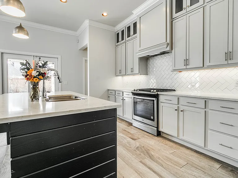 5616 Saint James Pl — Photo 16