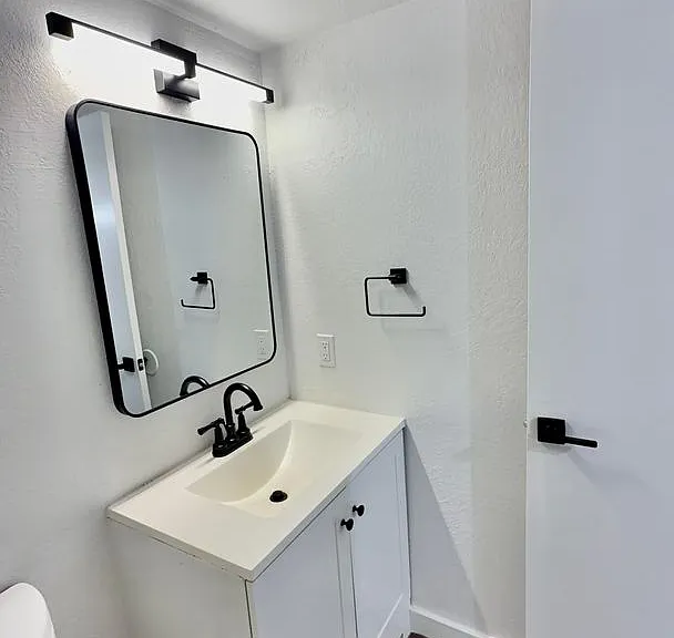 Park West Apartments — Photo 35
