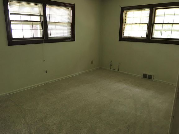 4th image of 6976 Rosemary Ln