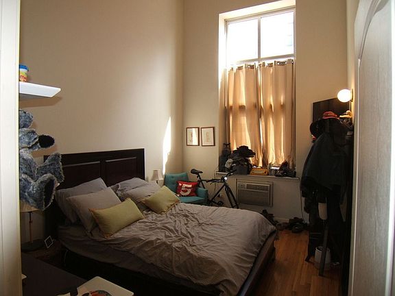 2nd image of 168 Scholes St APT 2B