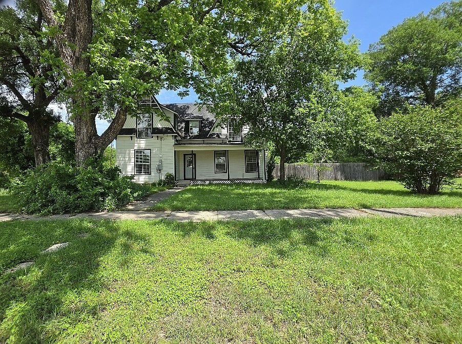 1st image of 515 N Bosque St