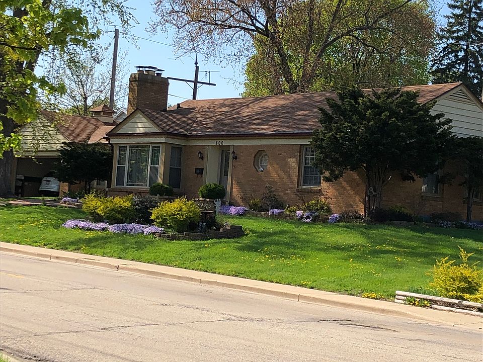 2nd image of 800 Lawrence Ave