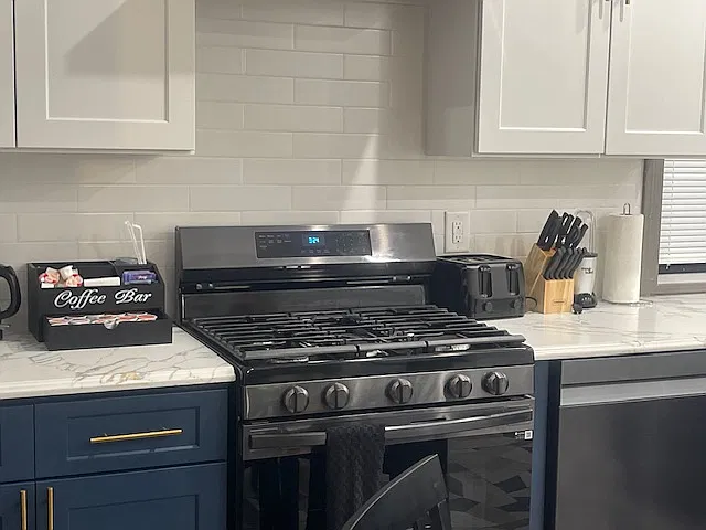 2 bed, 1.5 bath, 1700 sqft, $4,000 — Photo 2
