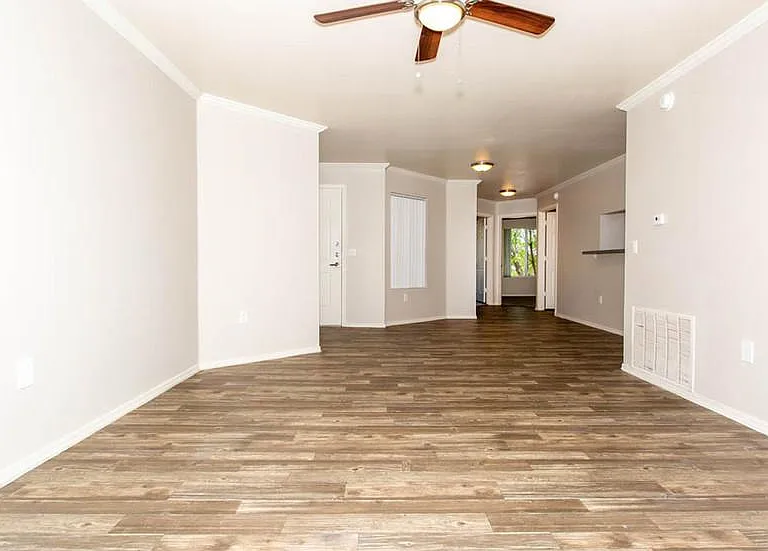 Parkway Apartments — Photo 5