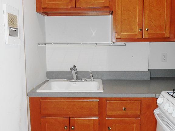 Lots of cabinet and counter space packed into this mighty ki