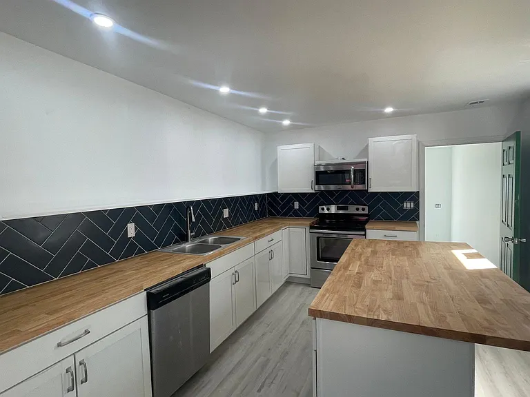 226 Broad St — Photo 1