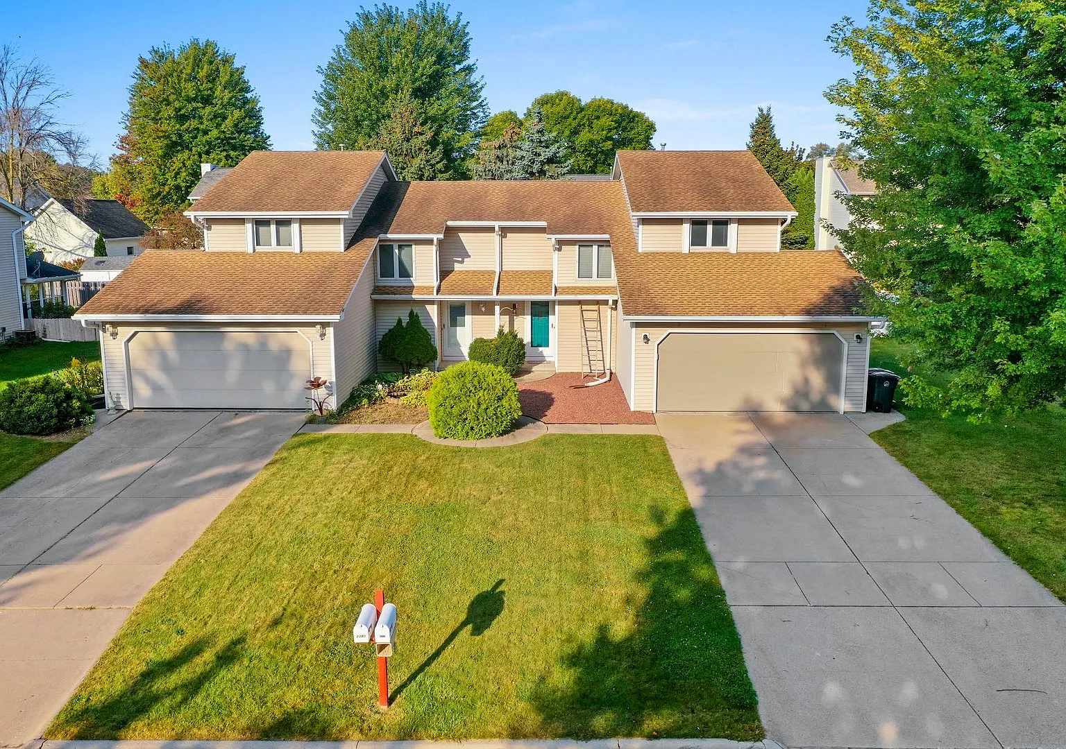 Convenient Ashwaubenon Location! Pets Welcome — Photo 1