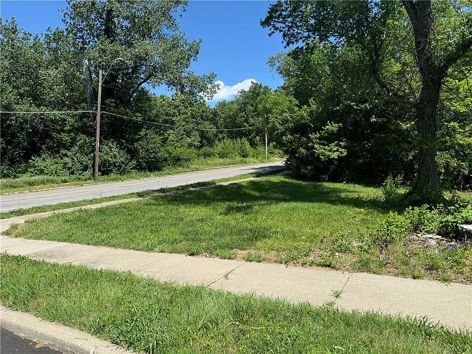 2nd image of 2327 Woodland Ave