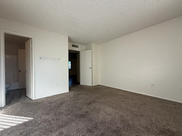 3351 W Harmont Dr #3 — Photo 7