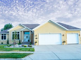 1299 Eagle Crest Loop, Bismarck, ND 58503