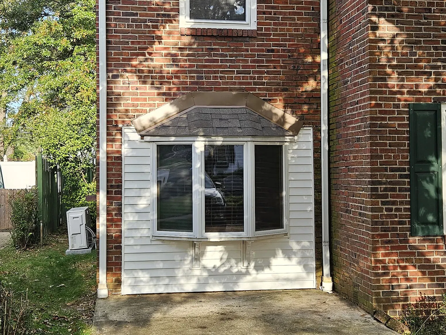 3 bed, 1.5 bath, 1922 sqft, $2,300 — Photo 3