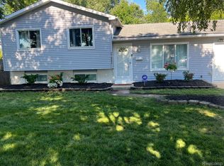 27902 S Arbor Ct, Romulus, MI 48174