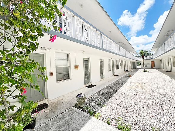4th image of 1118 N 15th Ave #11367035