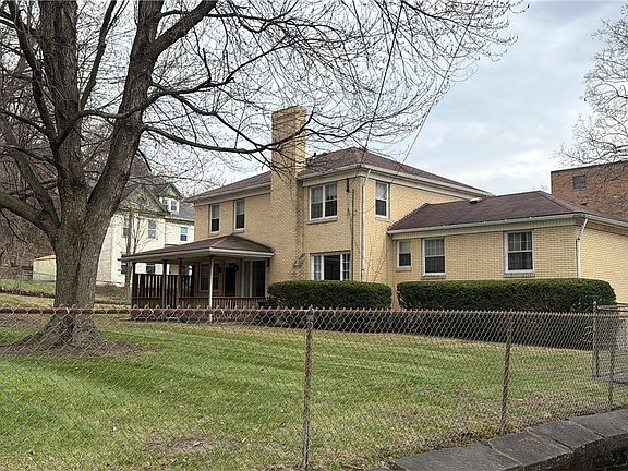 3rd image of 615 E 4th St