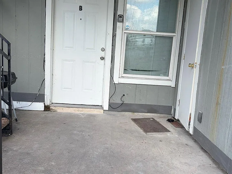 Colony Loop Dr — Photo 8
