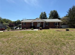 154 Applegate Rd, Kernersville, NC 27284