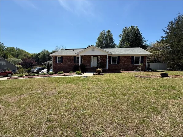 154 Applegate Rd, Kernersville, NC 27284